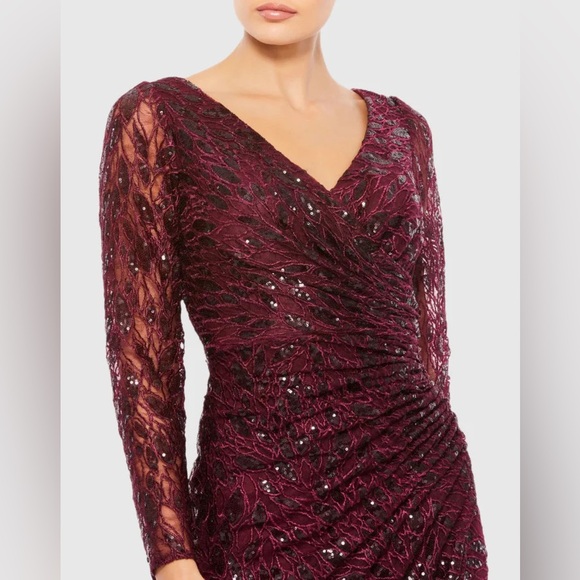 MAC DUGGAL
Long Sleeve Ruched Sequined V Neck Gown - Picture 15 of 15